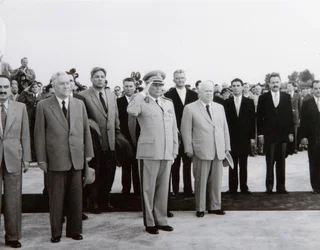 Aankomst van de Sovjetdelegatie in Belgrado, Joegoslavië, 26 mei 1955