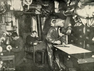 Op de Bodem van de Zee. In de officiersmess van een onderzeeër, 1919