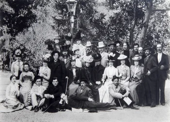 Auteur Maxim Gorky en Anton Tsjechov tussen de acteurs van het Moskouse Kunsttheater, 1900