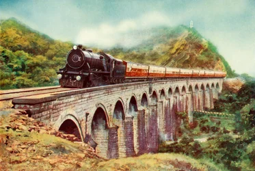 Tussen Bombay en Delhi. Een opvallend uitzicht op de Frontier Mail die over een viaduct passeert, 1935