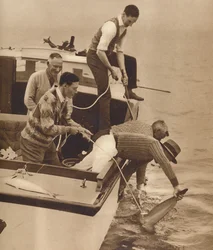 Big Game Fishing, Bay of Islands, Nieuw-Zeeland, ca. 1927, 1937