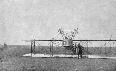 Biplane neergestort in een veld, Eerste Wereldoorlog, Frankrijk, 1915