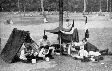 Jongens kamperen, Berlijn, Duitsland, 1922