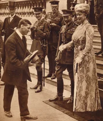 Moed in burger: lachen met de koning en koningin, 1920s of 1930s