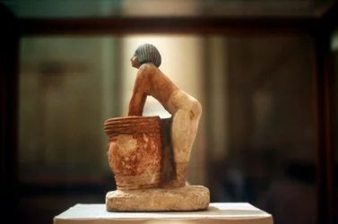 Bier brouwen, Egyptisch grafmodel van Meketra, 9e dynastie, ca. 2160 v.Chr.