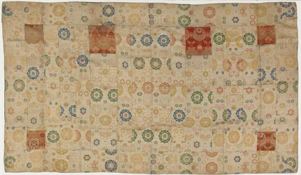 Brocade, zijde. Een boeddhistische monnikspij, gepatcht, kesa