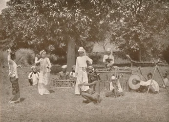 Birmese muzikanten en Pwe-dansers