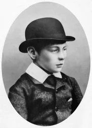 Maar naarmate de tijd langzaam voortschreed, moest er aan onderwijs worden gedacht