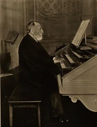 Camille Saint-Saëns 1835-1921 bij het orgel, 1913