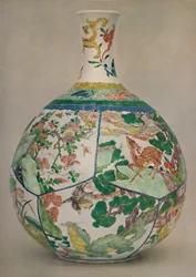Chinese porseleinen fles in emaille Famille Verte. Periode van Kang His, 1662-1722, 1928