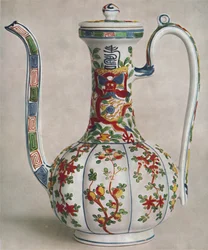Chinese Porseleinen Kan met Vijfkleuren Decoratie. Periode van Wan Li