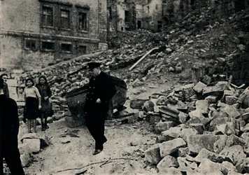 Churchill bezoekt het gehavende Malta, 1943, 1945