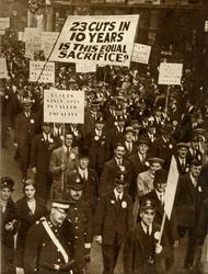 Ambtenaren protesteren tegen salarisverlagingen, Londen, oktober 1931, 1935