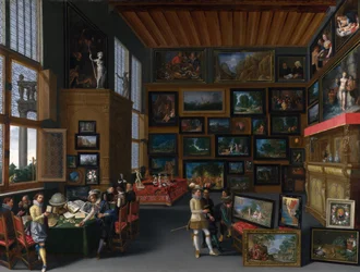 Kenners in een kamer vol schilderijen