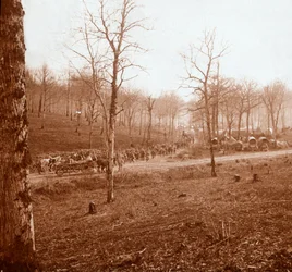 Kolom van troepen, Genicourt, Noord-Frankrijk
