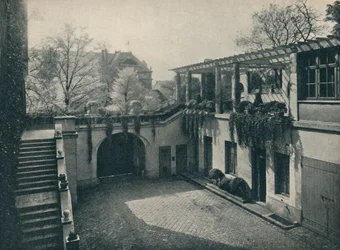 Binnenplaats van privéwoning, 13 Boulevard Des Invalides, Parijs. Wijzigingen door Paul Huillard, ca. 1927