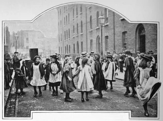 Dansen op een straatorgel, Londen, c1901
