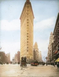 Het Flatiron Building (Fuller Building). Een van de oudste wolkenkrabbers in New York. Omstreeks 1905