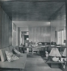 Bureau in slaapkamer-woonkamer, 1942