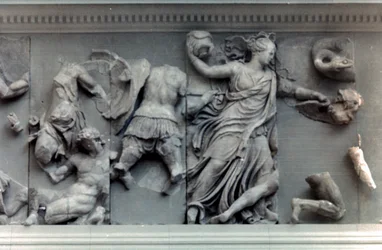 Detail van de Grote Fries van het Pergamon Altaar, 180-159 v.Chr.