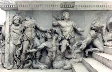 Detail van de Grote Fries van het Pergamon Altaar, 180-159 v.Chr.