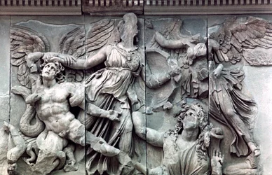 Detail van de Grote Fries van het Pergamon Altaar, 180-159 v.Chr.