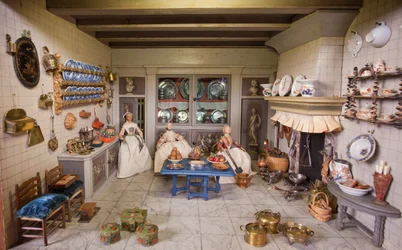 Poppenhuis kast
