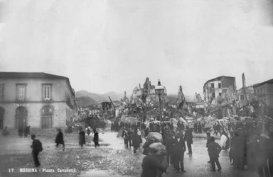 Aardbevingsschade op de Piazza Cavallotti, Messina, Sicilië, Italië, december 1908