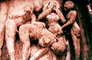 Erotisch beeldhouwwerk, Hindoe tempel, Khajuraho, India, 950 - 1050