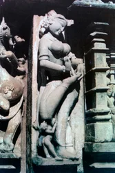 Erotisch beeldhouwwerk, Khajuraho, India, ca. 950-1050, 20e eeuw