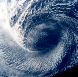 Oog van tropische storm Blanca gefotografeerd tussen 17 en 24 juni 1985