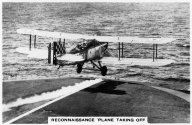 Fairey III F verkenningsvliegtuig stijgt op vanaf het vliegdekschip HMS Courageous, 1937