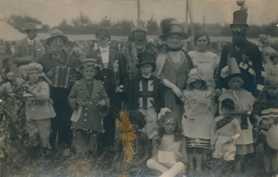 Verkleedwedstrijd, c1900