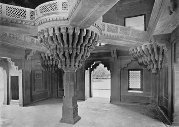 Fatehpur Sikri. Pilaar in de Dewan-i-Khas