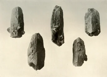 Veldspaatkristallen van de top van Mount Erebus op ware grootte, 1909