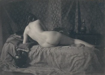 [Vrouwelijk naakt van achteren], jaren 1870
