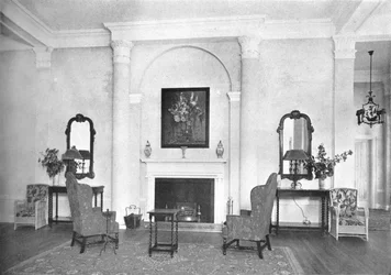 Open haard aan het einde van de lounge, Hotel Royal Bermudiana, Hamilton, Bermuda, 1924