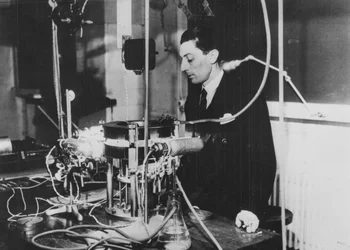 Frédéric Joliot, Franse natuurkundige, ca. 1930