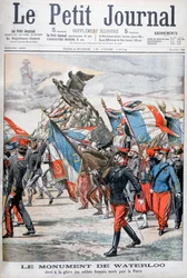 Franse troepen marcheren langs het monument voor de slag bij Waterloo, 1904