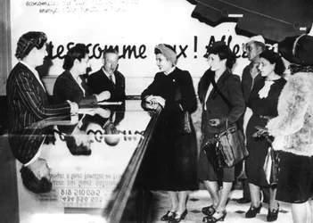 Franse vrouwen die zich aanmelden voor oorlogsarbeid in Duitsland, 1940-1944