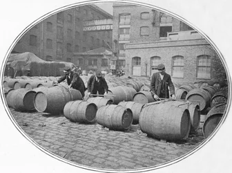 Wijnvaten meten in de London Docks, ca. 1900-1901
