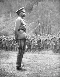 Generaal Kornilov inspecteert Russische troepen, 1 juli 1917