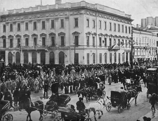Duitse en Oostenrijkse gevangenen marcheren door de straten van Petrograd, 1915