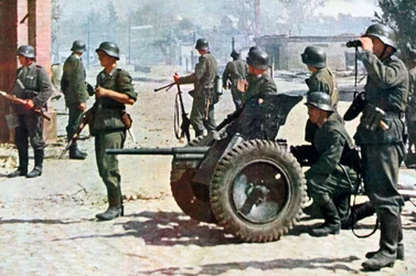 Duitse infanteristen met licht veldgeschut, Rusland