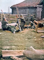 Duitse parachutisten gebruiken mortieren, Rusland, 1943
