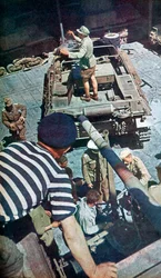 Duitse wapens en munitie arriveren in Noord-Afrika, 1942