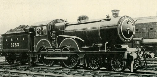 Great Eastern Type 4-4-0 in Speciale Kleurstelling voor Koninklijke Treinen, ca. 1930