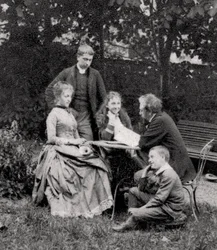 Gustave Eiffel, Frans ingenieur, met zijn familie, 1882