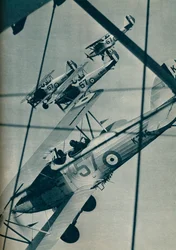 Hawker Hart dubbeldekkers vliegen in formatie, ca. 1936-1937