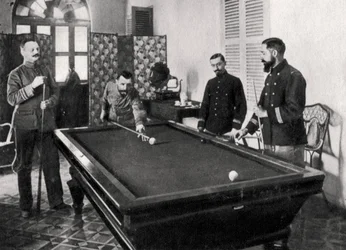 Henri Gouraud, Franse soldaat, biljart spelend, 1895